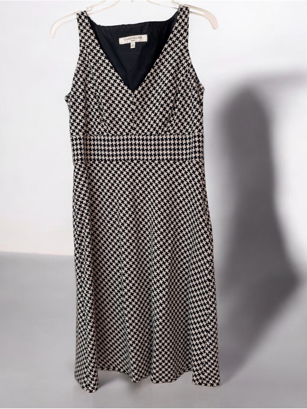 Evan Picone White & Black Houndstooth, Sleeveless V-Neck Fit-N-Flare Dress, Sz 6